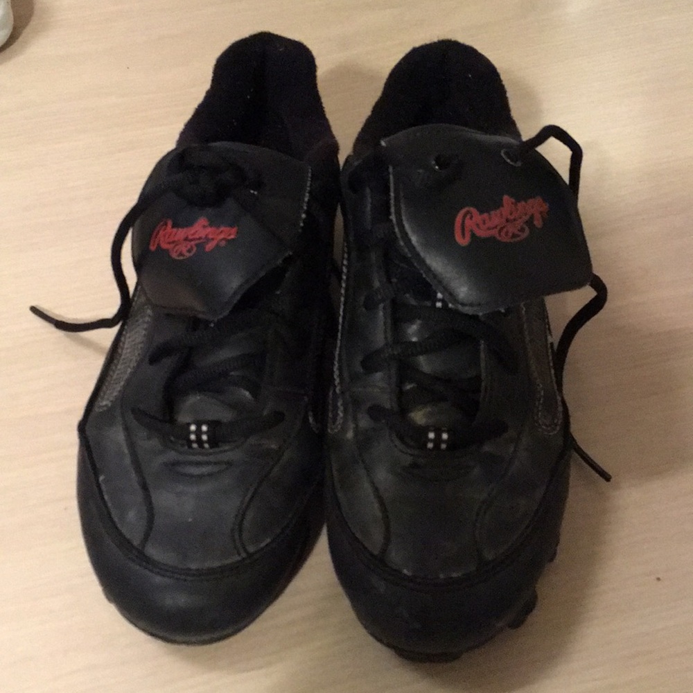 Boys Rawlings baseball shoes